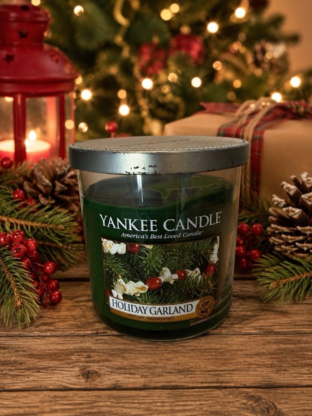 Yankee Candle Holiday Garland Medium Jar Christmas Scented Candle 7 oz Used
